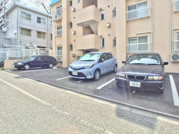 キアラ経堂の駐車場|駐車スペースもあります