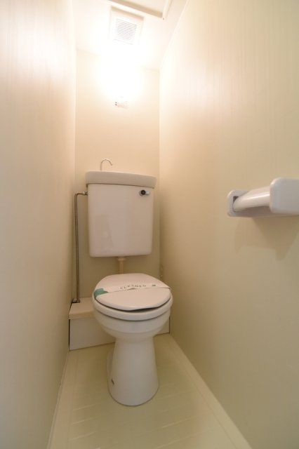 スカイコート下高井戸のトイレ|ゆったりとした空間のトイレです