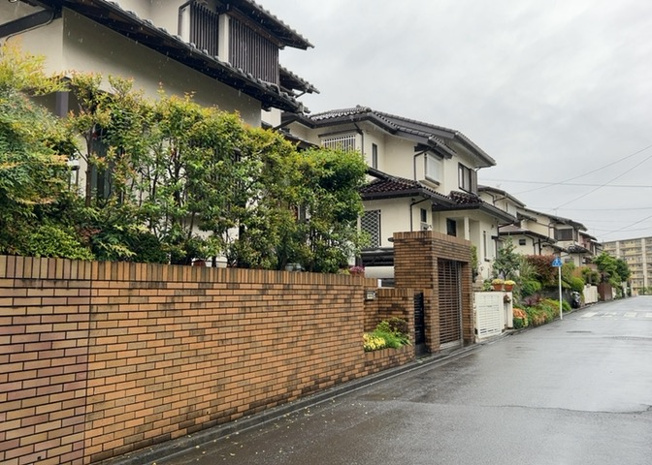 【展望】 | 土地の地勢が高台の場合、景色を綺麗にみることができ、景色にこだわってお家探ししている方におすすめです！また平坦地よりも風通しがいいというメリットがあります。デメリットもあるので是非現地でご確認下さい。