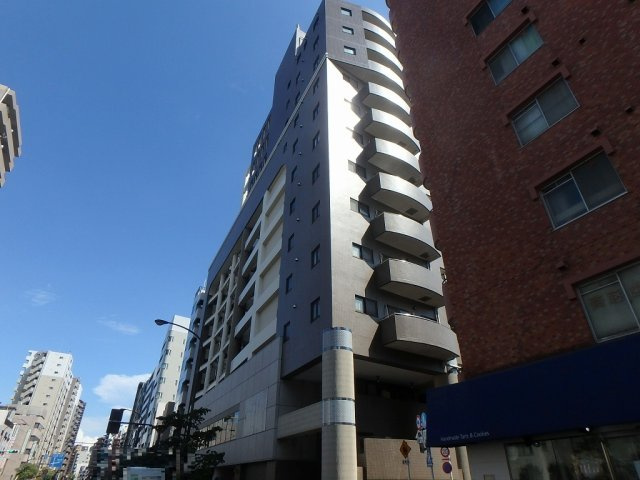 コロネード春日の外観