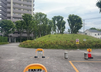 【庭】 | タウンズ八王子センタークレスト | 物件によっては、入居者が個人的に使用できる専用庭がついているものもあります。また、住宅の中にある土間の部分を庭と呼ぶこともあります。庭の用途は住む人によって変わり、それによってデザインもさまざまです。
