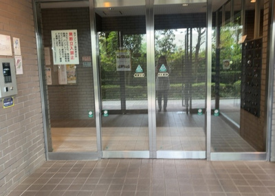 【その他共用部分】 | タウンズ八王子センタークレスト | 共用部分は、一棟の建物に住む区分所有者全員が共同で所有するとし、共用部分の管理、補修などは、区分所有者で形成される管理組合が行います。個人の判断で勝手に変更することはできませんので覚えておきましょう。