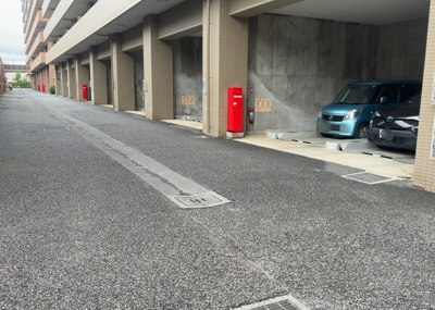 【駐車場】 | タウンズ八王子センタークレスト | 車一台あたりに必要なスペースは、標準サイズの普通自動車で横幅2m50cm、長さ5mは必要になります。ただし、乗降のことも考慮して横幅3m30cm、長さ5m50cmほどは確保できるところを選びましょう。