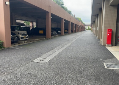 【駐車場】 | タウンズ八王子センタークレスト | 駐車場と明記されていても、最小スペースでつくられた駐車場だと大型車は駐車できなかったり、出入りしにくくなったりする可能性があります。お車のサイズと購入したい物件の駐車場のサイズを現地で確認しましょう。