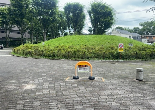 【庭】 | タウンズ八王子センタークレスト | 物件によっては、入居者が個人的に使用できる専用庭がついているものもあります。また、住宅の中にある土間の部分を庭と呼ぶこともあります。庭の用途は住む人によって変わり、それによってデザインもさまざまです。