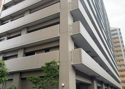 【構造・工法・仕様】 | タウンズ八王子センタークレスト | ＲＣ造、Reinforced Concreteは直訳すると補強されたコンクリートです。主に柱や梁・床・壁が鉄筋とコンクリートで構成おり、鉄筋を組んだ型枠にコンクリートを流し込んで固めたものを指します。