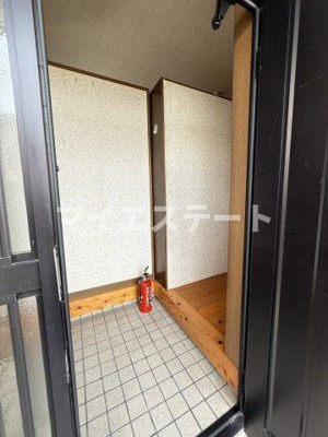 【玄関】 | 貝洲貸家