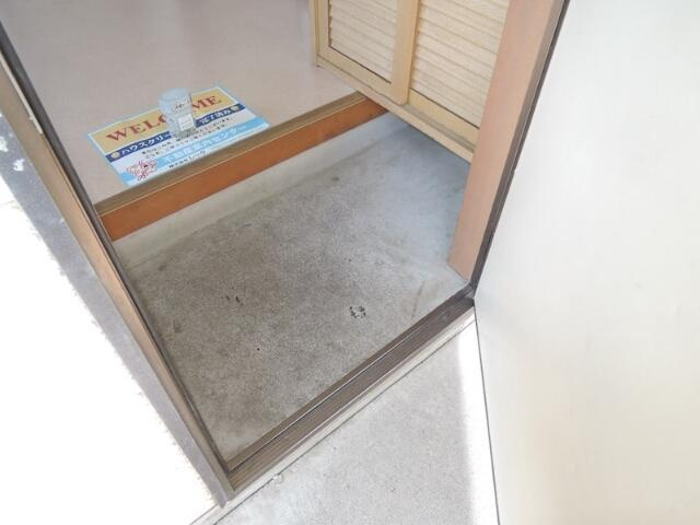 川崎市多摩区菅馬場１丁目のアパートの玄関