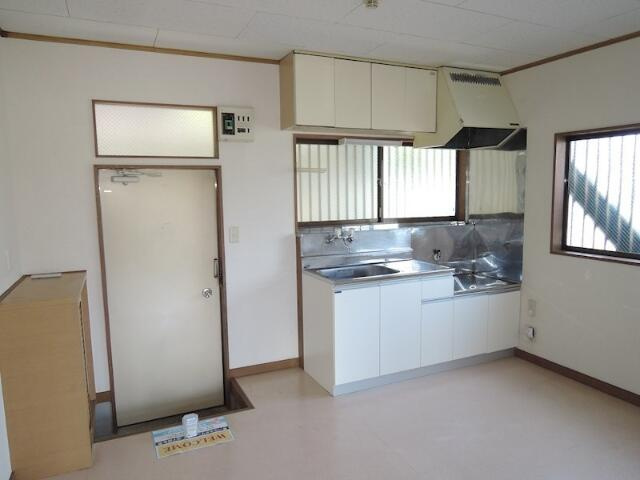 川崎市多摩区菅馬場１丁目のアパートの居間・リビング