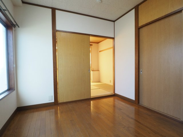 田園調布ハイムの居間・リビング|こちらの居間で趣味の時間をお楽しみください