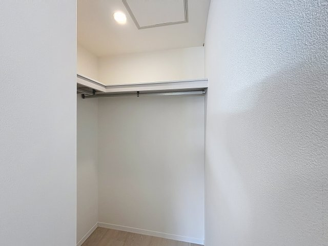 [WiFi] ギャップ萌えしますの洋室|ウォークイン付きのお部屋は女性にうれしいですね～～♪