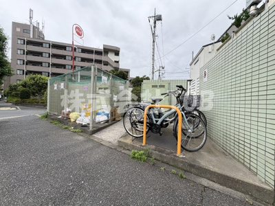 【その他共用部分】 | リバティヒルズ八幡山 | ゴミ捨て場　駐輪スペース