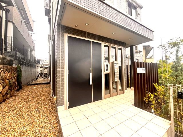 D-room高羽のエントランス