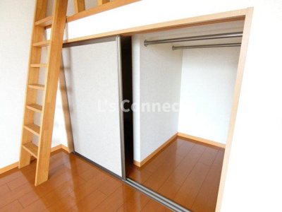 【収納】 | プレム中里Ⅲ | クローゼットでお荷物もすっきり収納。