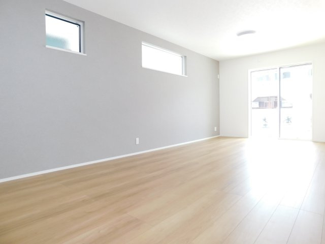 名古屋市中村区横井２丁目の新築一戸建の居間・リビング|◇リビング◇　　南面で明るく広いリビング２０．２帖　家族が集まってもゆとりのある空間♪
