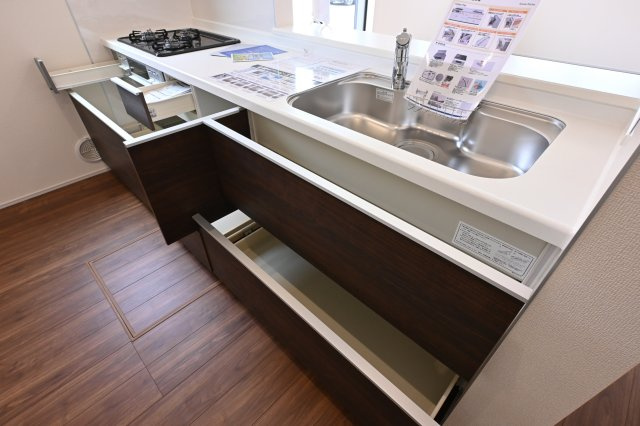 【キッチン】 | 大泉第16寄木戸　一建設 | システムキッチンは女性目線で設計されており、シンクも広く使いやすい設計です♪