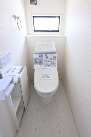 【トイレ】 | 大泉第16寄木戸　一建設 | 暖房便座などがついた洗浄機能付きトイレです。