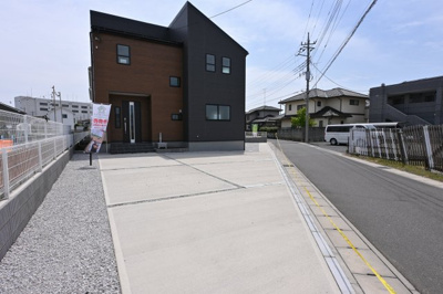 【駐車場】 | 大泉第16寄木戸　一建設 | 並列駐車可能なカースペースです！お客様も遊びに来やすいですね♪