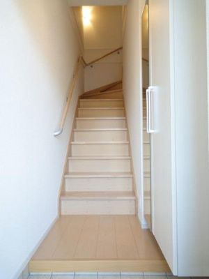 【玄関】 | サンリットＹⅡ | 明るい玄関です