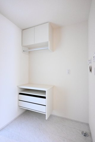 【収納】 | 大泉第16寄木戸　一建設 | 雨の日でも洗濯物を干したり、着替えも置いておけるランドリースペース！
