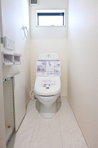 【トイレ】 | 大泉第16寄木戸　一建設 | 暖房便座などがついた洗浄機能付きトイレです。