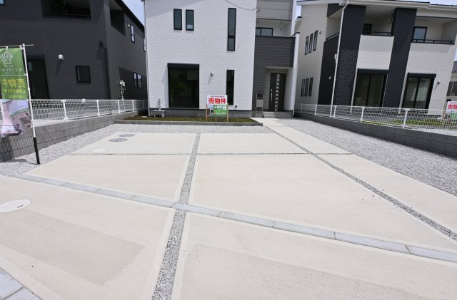 【駐車場】 | 大泉第16寄木戸　一建設 | 並列駐車可能なカースペースです！お客様も遊びに来やすいですね♪