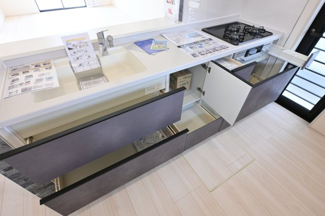 【キッチン】 | 大泉第16寄木戸　一建設 | システムキッチンは女性目線で設計されており、シンクも広く使いやすい設計です♪