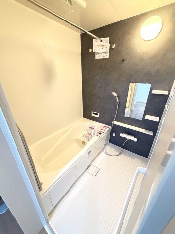 【新築戸建】札幌市北区北26条西16丁目1棟の浴室|追焚機能・浴室乾燥機能完備しています。