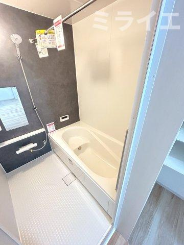 【新築戸建】札幌市北区北26条西16丁目1棟の浴室|追焚機能・浴室乾燥機能完備しています。
同仕様物件