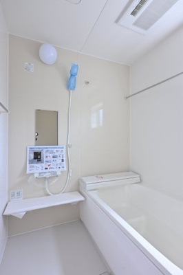 【浴室】 | 一建設　大泉第16寄木戸 | 明るいお風呂は清潔感があり気持ちの良い空間です♪