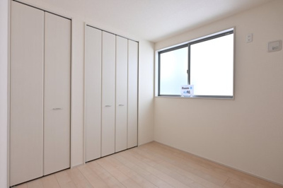 【洋室】 | 一建設　大泉第16寄木戸 | ウォークインクローゼット付きの居室は整理整頓ができていつでも過ごしやすく♪