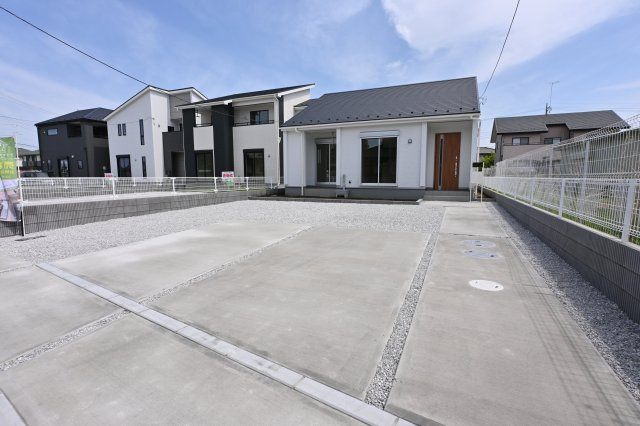 【駐車場】 | 一建設　大泉第16寄木戸 | 駐車場は広々としていて並列で３台駐車可能です◎
