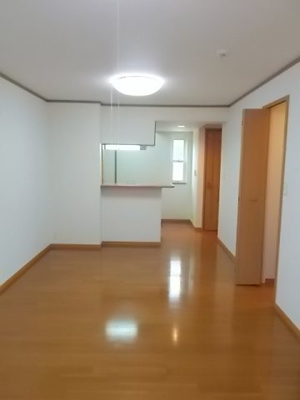【居間・リビング】 | カルム若宮 | ゆったり過ごせる居間です
