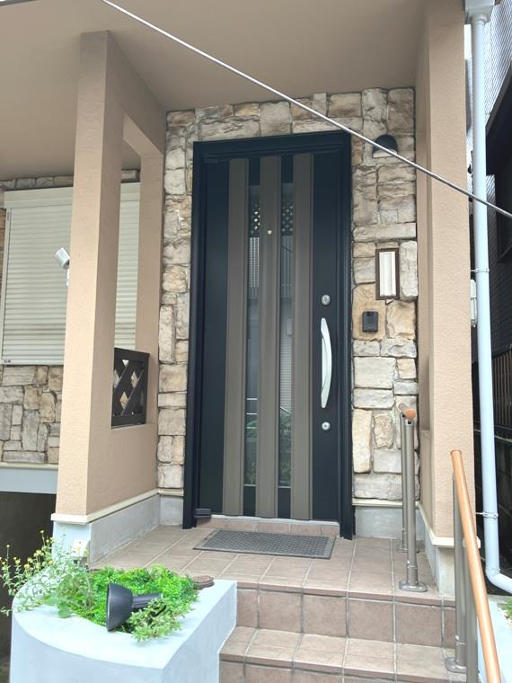 三田戸建のエントランス