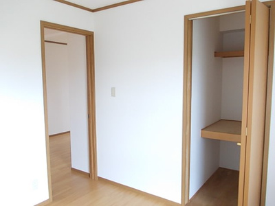 【内装】 | ヴィラ・クレスト | 明るい室内です
