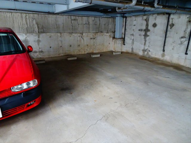 コーポヤマトの駐車場