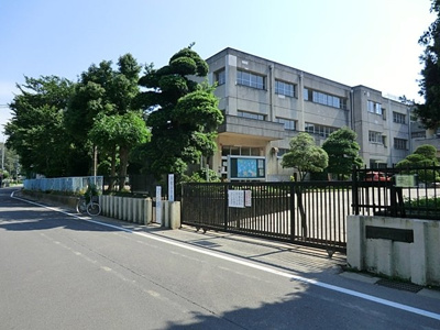 春日部市立内牧小学校まで1300ｍ