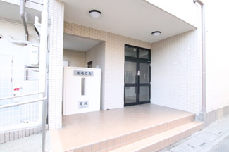 住まう人を迎え入れるエントランス