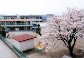 秦野市立西幼稚園  125m