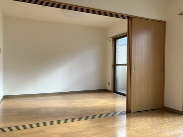 コンフォート越葉の洋室