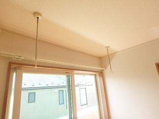 室内物干し／雨の日が続いても安心です