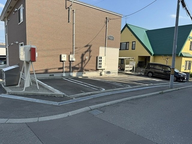 ＡＩＲＹ　ＣＯＵＲＴの駐車場