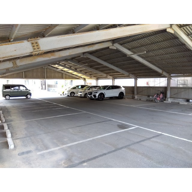 青木ガレージの駐車場|お問い合わせは美濃善不動産駅前店へ！