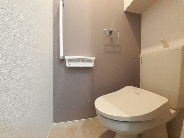 ヘリオス　ガーデンＡのトイレ|落ち着いた色調のトイレです