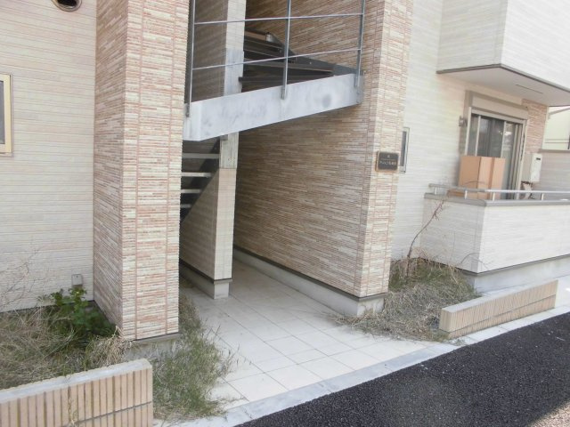 マ・シェリ壱番館のエントランス