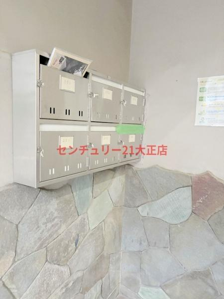 大阪市大正区平尾４丁目の賃貸マンションのエントランス
