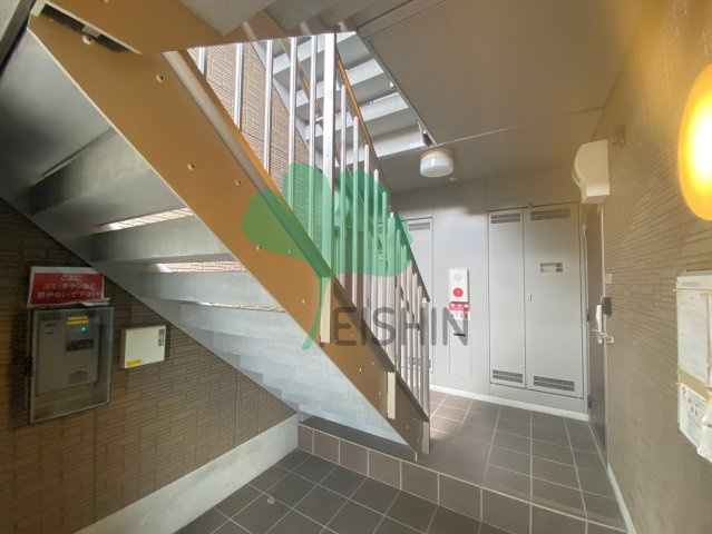 D-room空港西のエントランス