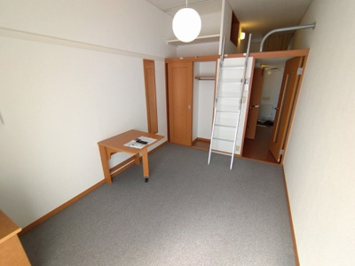 【居間・リビング】 | レオパレスカメリア | １階はフローリング仕様です。