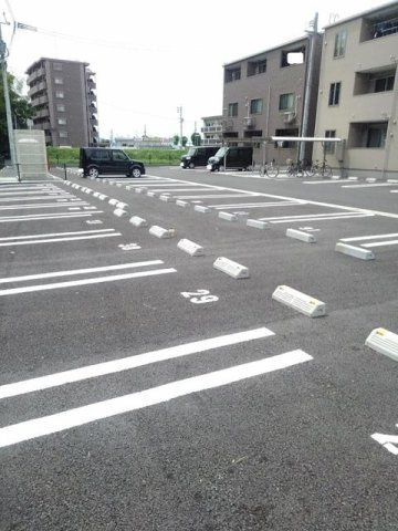 シャルム　シルバの駐車場