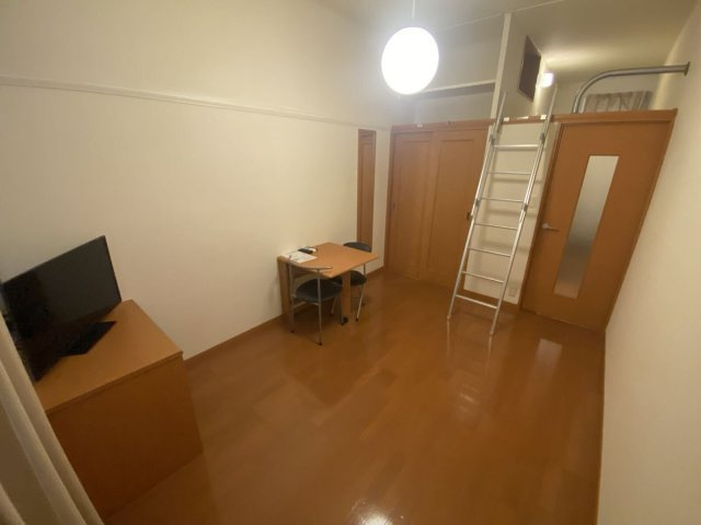 レオパレスモーブ中町の居間・リビング